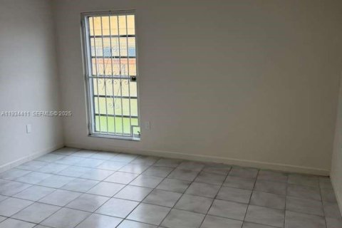 Снять в аренду квартиру в Майами, Флорида 2 спальни, 91.6м2, № 1992560 - фото 17