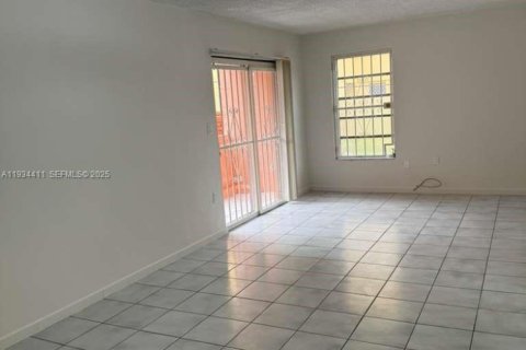 Снять в аренду квартиру в Майами, Флорида 2 спальни, 91.6м2, № 1992560 - фото 4