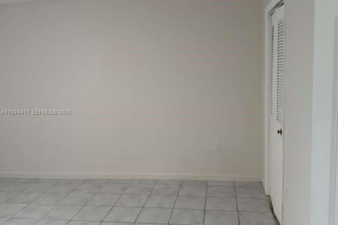 Снять в аренду квартиру в Майами, Флорида 2 спальни, 91.6м2, № 1992560 - фото 18