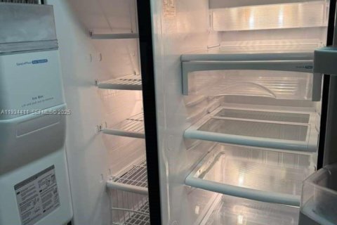 Снять в аренду квартиру в Майами, Флорида 2 спальни, 91.6м2, № 1992560 - фото 10