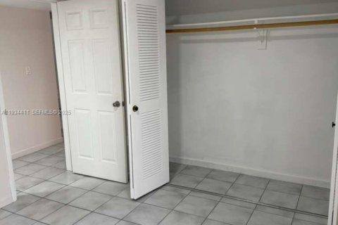 Снять в аренду квартиру в Майами, Флорида 2 спальни, 91.6м2, № 1992560 - фото 16