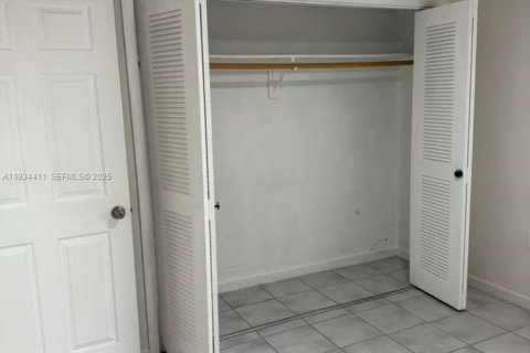 Снять в аренду квартиру в Майами, Флорида 2 спальни, 91.6м2, № 1992560 - фото 15