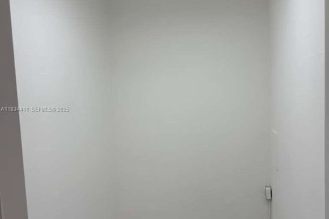 Снять в аренду квартиру в Майами, Флорида 2 спальни, 91.6м2, № 1992560 - фото 14