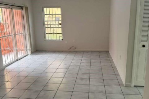 Снять в аренду квартиру в Майами, Флорида 2 спальни, 91.6м2, № 1992560 - фото 2