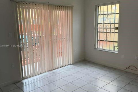 Снять в аренду квартиру в Майами, Флорида 2 спальни, 91.6м2, № 1992560 - фото 6