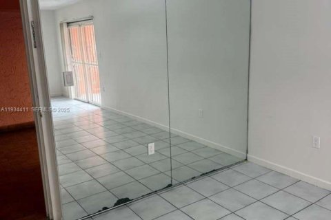 Снять в аренду квартиру в Майами, Флорида 2 спальни, 91.6м2, № 1992560 - фото 5