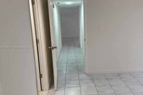 Снять в аренду квартиру в Майами, Флорида 2 спальни, 91.6м2, № 1992560 - фото 21