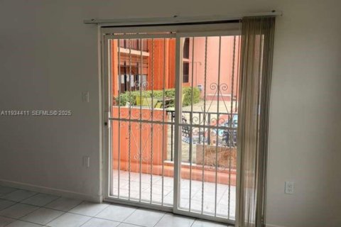Снять в аренду квартиру в Майами, Флорида 2 спальни, 91.6м2, № 1992560 - фото 7