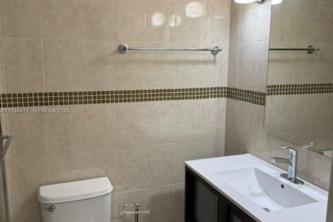 Снять в аренду квартиру в Майами, Флорида 2 спальни, 91.6м2, № 1992560 - фото 19