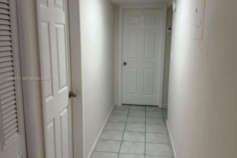 Снять в аренду квартиру в Майами, Флорида 2 спальни, 91.6м2, № 1992560 - фото 11