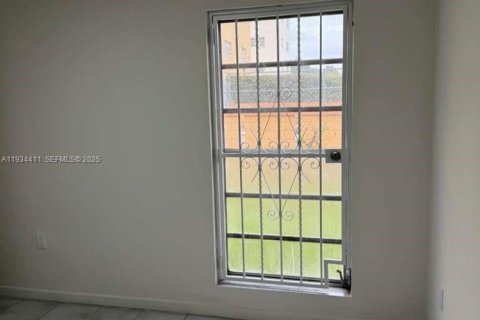 Снять в аренду квартиру в Майами, Флорида 2 спальни, 91.6м2, № 1992560 - фото 13