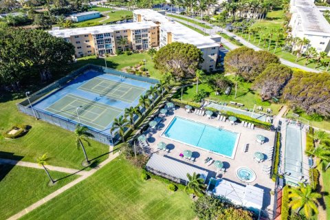 Condominio en venta en Boynton Beach, Florida, 2 dormitorios, 91.23 m2 № 1047975 - foto 1