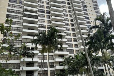 Condominio en venta en Hallandale Beach, Florida, 2 dormitorios, 118.91 m2 № 1984770 - foto 1