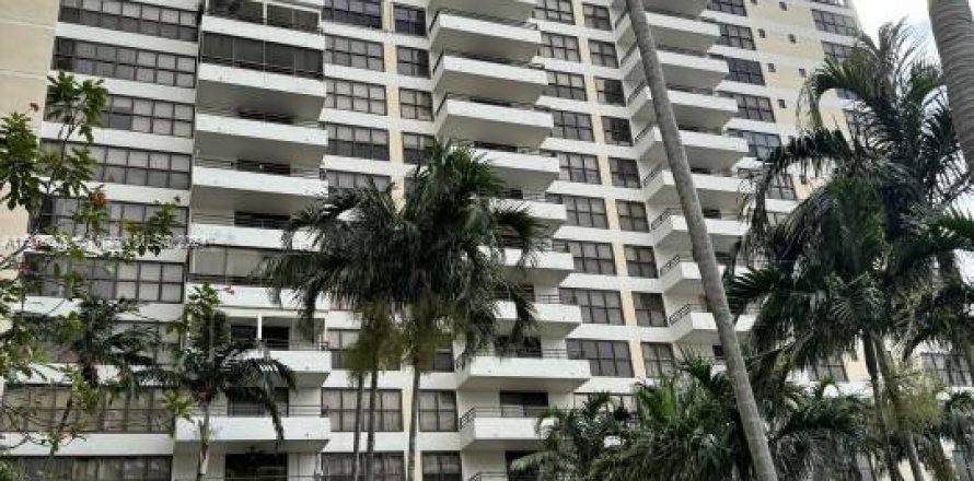Condominio en Hallandale Beach, Florida, 2 dormitorios № 1984770