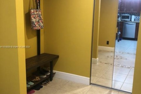 Condominio en venta en Hallandale Beach, Florida, 2 dormitorios, 118.91 m2 № 1984770 - foto 6
