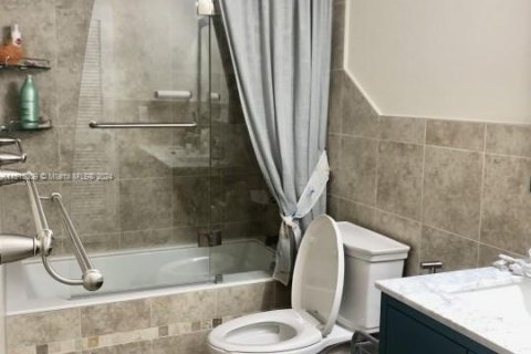 Condominio en venta en Hallandale Beach, Florida, 2 dormitorios, 118.91 m2 № 1984770 - foto 12