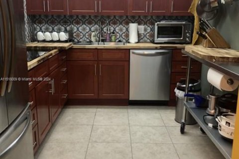 Condominio en venta en Hallandale Beach, Florida, 2 dormitorios, 118.91 m2 № 1984770 - foto 7