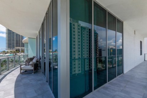 Condo in Hollywood, Florida, 2 bedrooms № 2013774 - photo 16