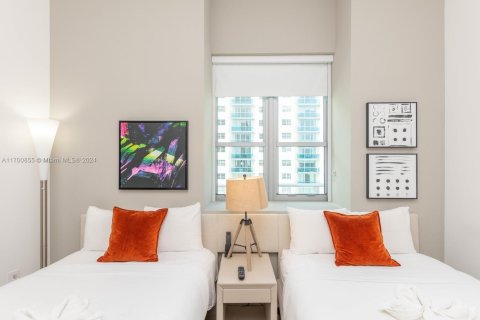 Condo in Hollywood, Florida, 2 bedrooms № 2013774 - photo 24