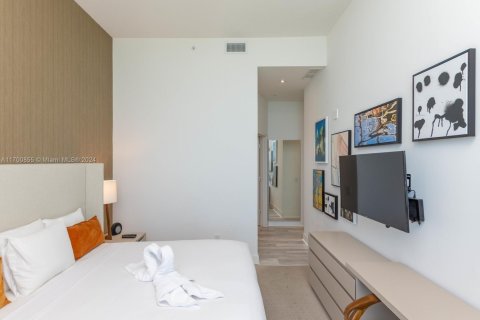 Condo in Hollywood, Florida, 2 bedrooms № 2013774 - photo 20