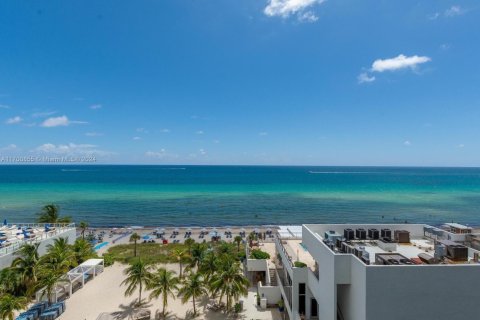 Condo in Hollywood, Florida, 2 bedrooms № 2013774 - photo 28