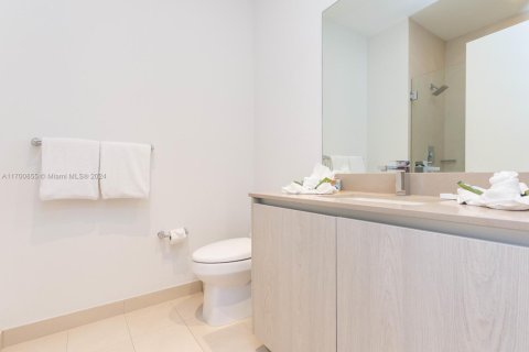 Condo in Hollywood, Florida, 2 bedrooms № 2013774 - photo 25