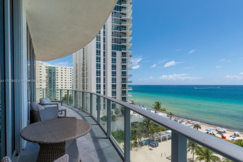 Condo in Hollywood, Florida, 2 bedrooms № 2013774 - photo 27