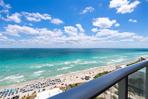 Condo in Hollywood, Florida, 2 bedrooms № 2013774 - photo 18