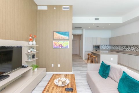 Condo in Hollywood, Florida, 2 bedrooms № 2013774 - photo 13