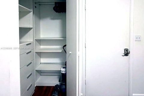 Copropriété à louer à Aventura, Floride: 2 chambres, 99.03 m2 № 2385094 - photo 11
