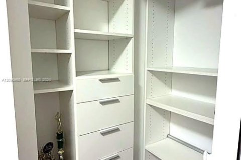 Copropriété à louer à Aventura, Floride: 2 chambres, 99.03 m2 № 2385094 - photo 5