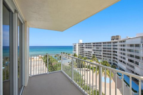 Condo in South Palm Beach, Florida, 2 bedrooms  № 2191113 - photo 2