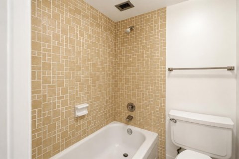 Condo in South Palm Beach, Florida, 2 bedrooms  № 2191113 - photo 24