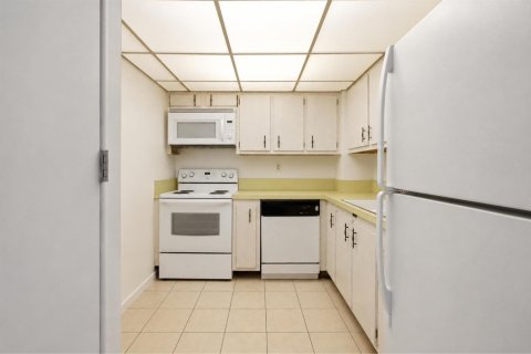Condo in South Palm Beach, Florida, 2 bedrooms  № 2191113 - photo 8
