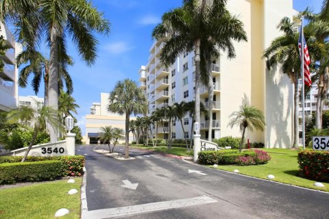 Condo in South Palm Beach, Florida, 2 bedrooms  № 2191113
