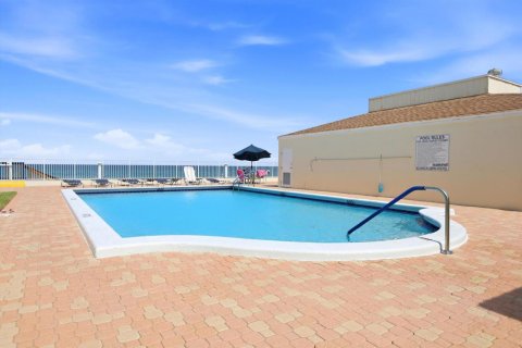 Condo in South Palm Beach, Florida, 2 bedrooms  № 2191113 - photo 30