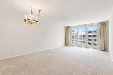 Condo in South Palm Beach, Florida, 2 bedrooms  № 2191113 - photo 12