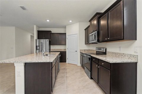 House in Ocala, Florida 4 bedrooms, 189.43 sq.m. № 2277838 - photo 9