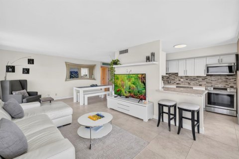 Condo in Fort Lauderdale, Florida, 2 bedrooms  № 2191687 - photo 9