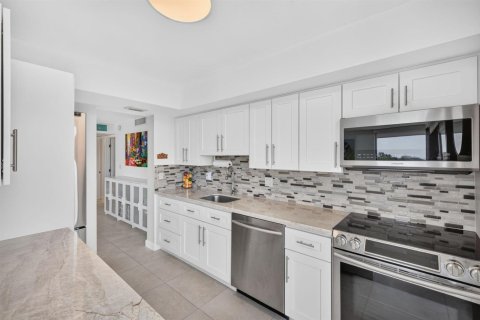 Condo in Fort Lauderdale, Florida, 2 bedrooms  № 2191687 - photo 12
