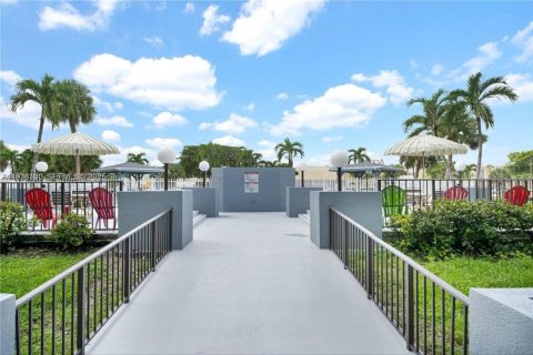 Apartment in Hialeah, Florida 3 bedrooms, 92.34 sq.m. № 1994546 - photo 6