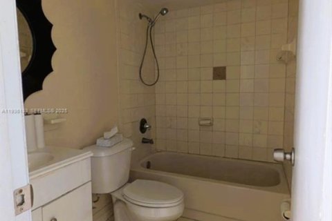 Apartment in Hialeah, Florida 3 bedrooms, 92.34 sq.m. № 1994546 - photo 21