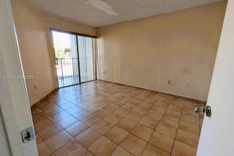 Apartment in Hialeah, Florida 3 bedrooms, 92.34 sq.m. № 1994546 - photo 16