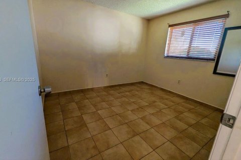 Apartment in Hialeah, Florida 3 bedrooms, 92.34 sq.m. № 1994546 - photo 22