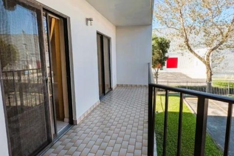 Apartment in Hialeah, Florida 3 bedrooms, 92.34 sq.m. № 1994546 - photo 14