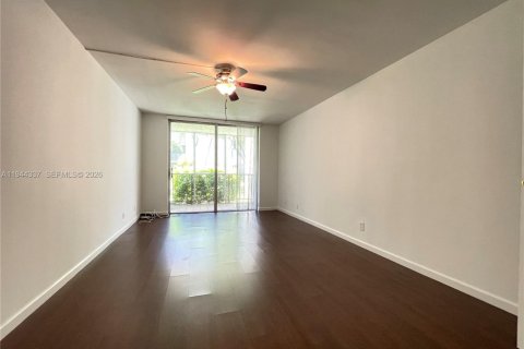 Condo in Hallandale Beach, Florida, 1 bedroom  № 2001567 - photo 12