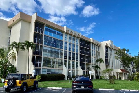 Condo in Hallandale Beach, Florida, 1 bedroom  № 2001567 - photo 15