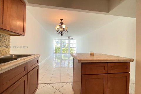 Condo in Hallandale Beach, Florida, 1 bedroom  № 2001567 - photo 3