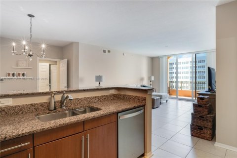 Купить кондоминиум в Халландейл-Бич, Флорида 2 спальни, 117.06м2, № 2002480 - фото 9