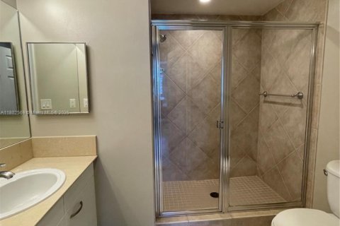 Купить кондоминиум в Халландейл-Бич, Флорида 2 спальни, 117.06м2, № 2002480 - фото 15